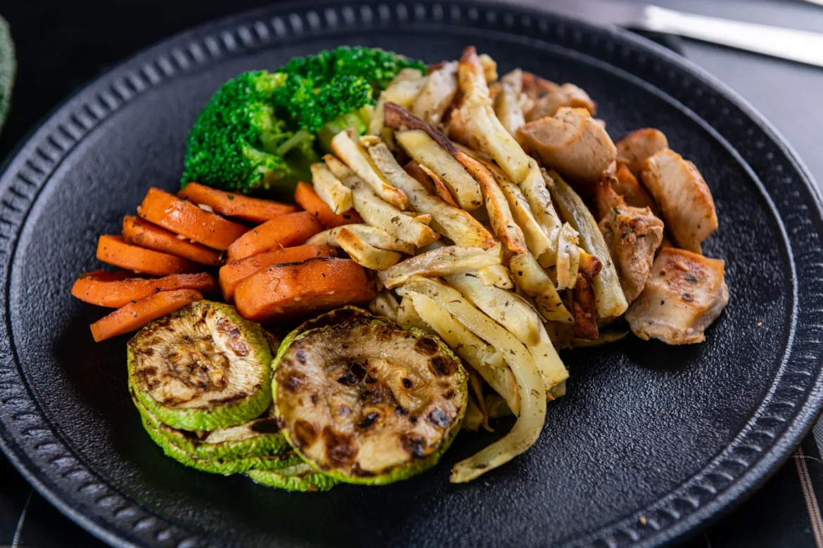Frango Grelhado com Legumes e Batata-Doce
