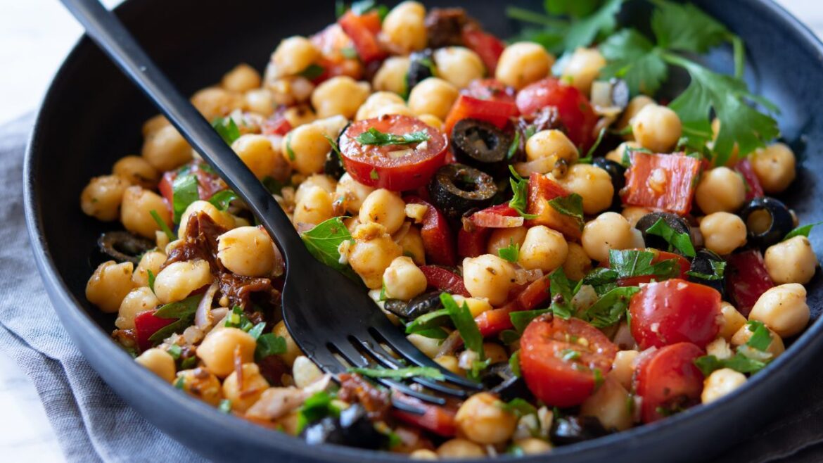 Salada Fitness de Grão-de-Bico com Frango