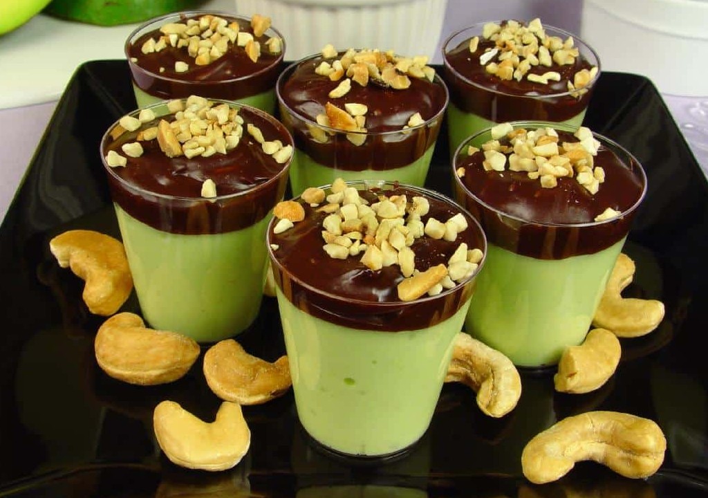 Creme doce de abacate com chocolate